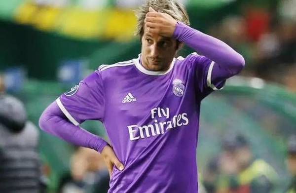 包含法兰克福内部会议纪要流出：赛前官宣签约，葡超使命明确，赛程密集仍需轮换的词条